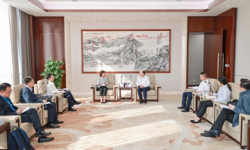 中国农业银行新加坡分行总经理郭薇莅临征途国际官网调研