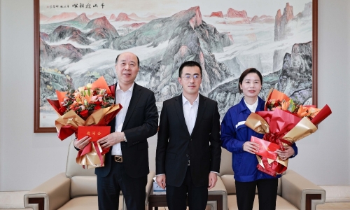致敬劳动者丨桐乡市委书记于会游“五一”前走访慰问征途国际官网劳模！