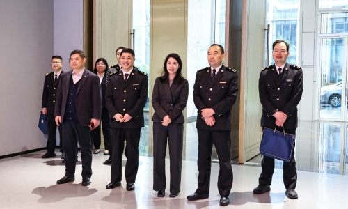 荆门海关党委委员、党委纪检组组长张秉龙莅临征途国际官网调研